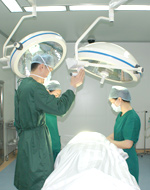 广州丘山医生在手术室