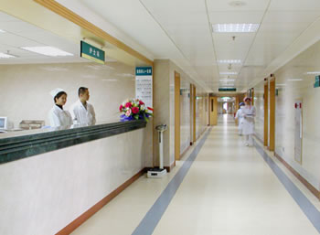 广州医院护士站和走廊