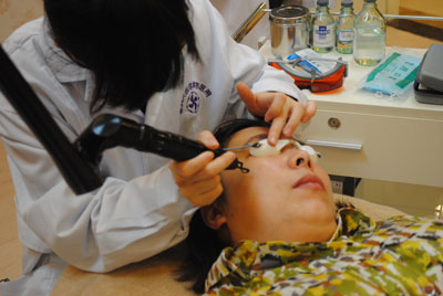 韩国思康技术总监联手美肤医生打造美白大计