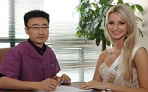 汤颖峰为2014世界超模总决赛选手提供塑美治疗