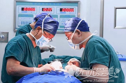 上海伊莱美隆鼻医生江华进行鼻再造手术