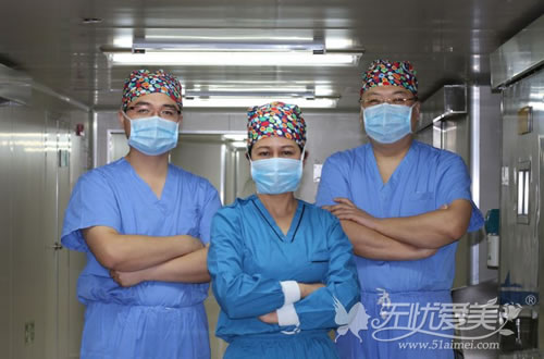 张朋主任赴韩和韩国眼部整形医生同台竞技