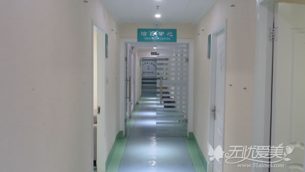 郑大二附院医疗美容科治疗中心外走廊