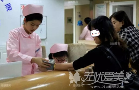 刘燕燕去福州海峡做隆鼻手术前体检