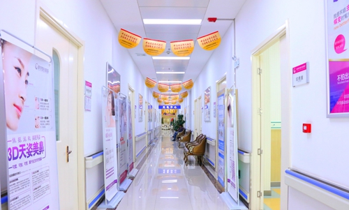 西宁康华整形医院走廊