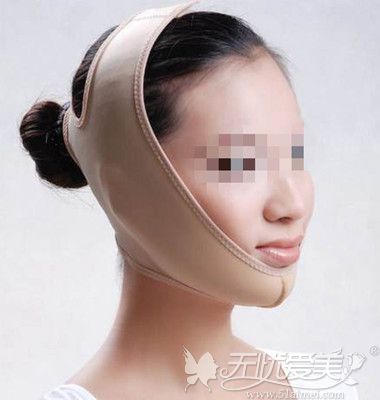 做完面部吸脂手术后头套的正确佩戴方法