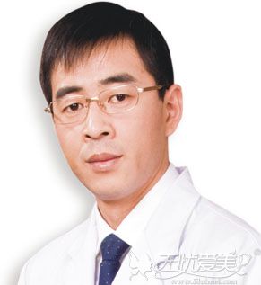 闫家峰 重庆红颜拜博整形外科医生
