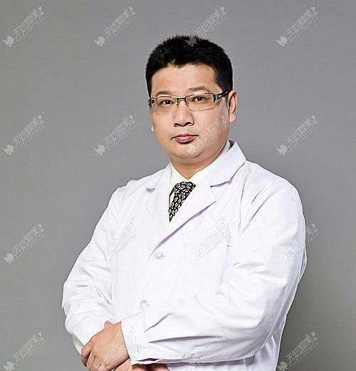 担任马鞍山美芙整形外科院长的李智明
