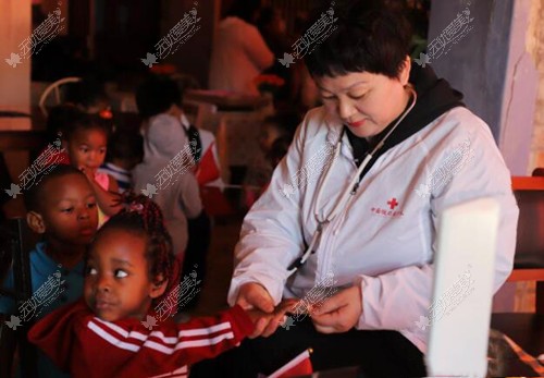 池秀红医生参加援助非洲的义诊活动